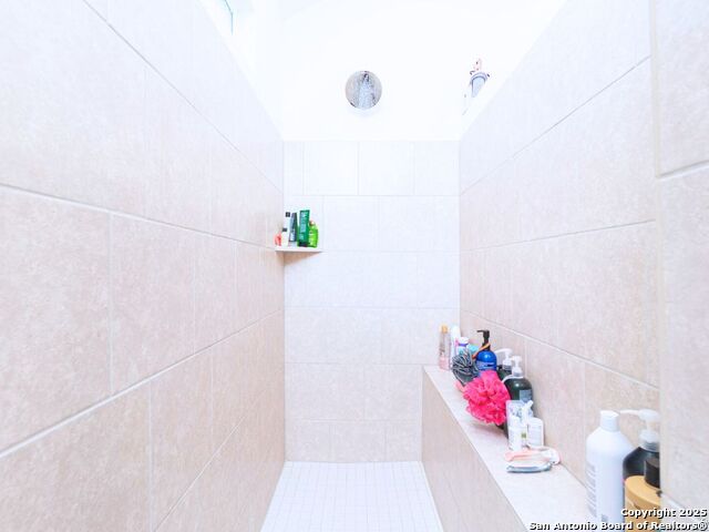 Listing photo id 11 for 6728 Arid Way