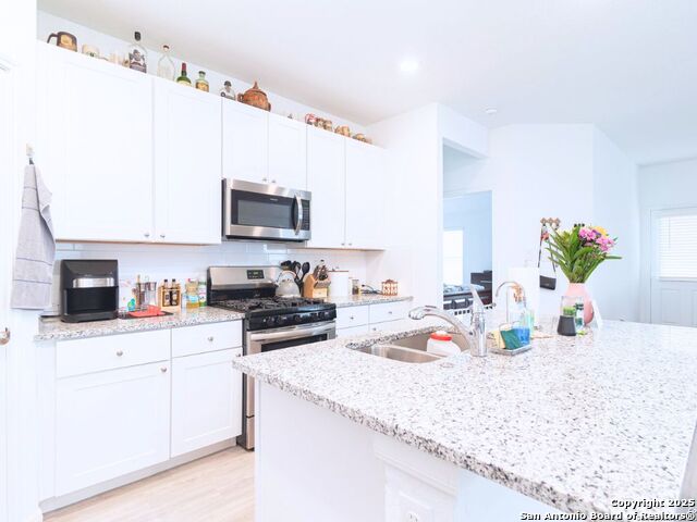 Listing photo id 3 for 6728 Arid Way