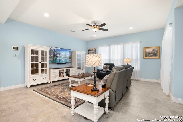 Listing photo id 5 for 12829 Sandy White