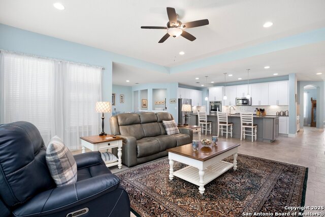 Listing photo id 7 for 12829 Sandy White
