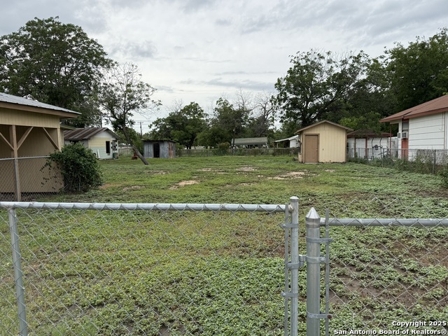 Image 4 of 9 For 16021 Front St N