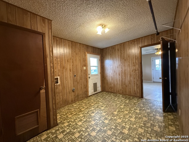 Image 10 of 21 For 16033 Front St N