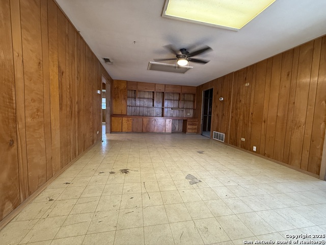 Image 11 of 21 For 16033 Front St N