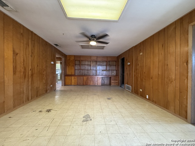 Image 12 of 21 For 16033 Front St N