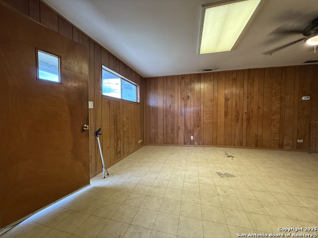 Image 17 of 21 For 16033 Front St N