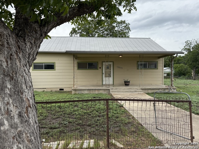 Image 2 of 21 For 16033 Front St N