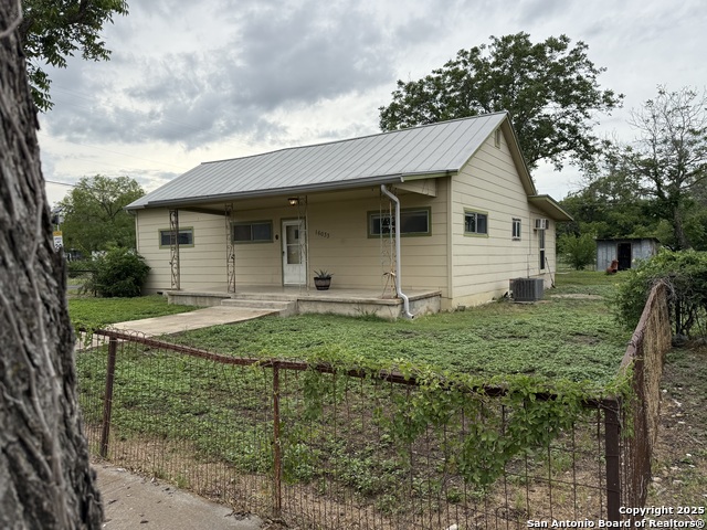 Image 4 of 21 For 16033 Front St N