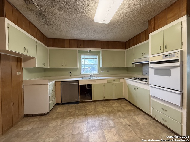 Image 6 of 21 For 16033 Front St N