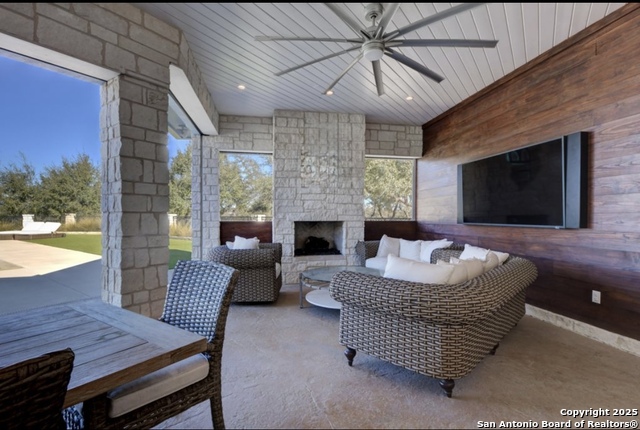 Listing photo id 31 for 13944 Fm 32