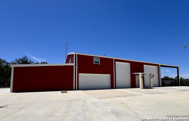 Listing photo id 40 for 13944 Fm 32