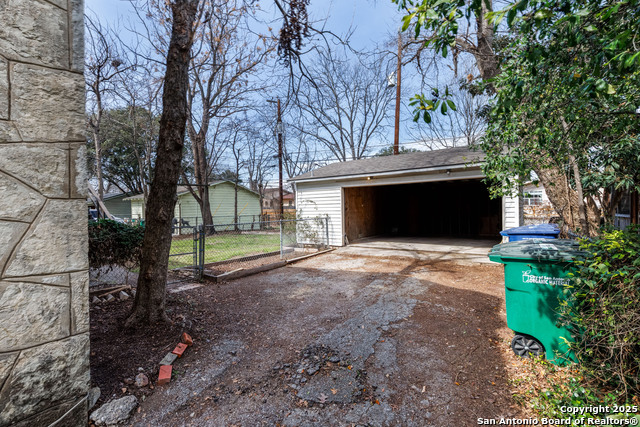 Image 6 of 25 For 423 Bryn Mawr