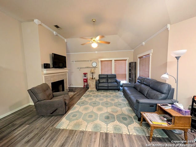 Listing photo id 9 for 7302 Chimney Bluff