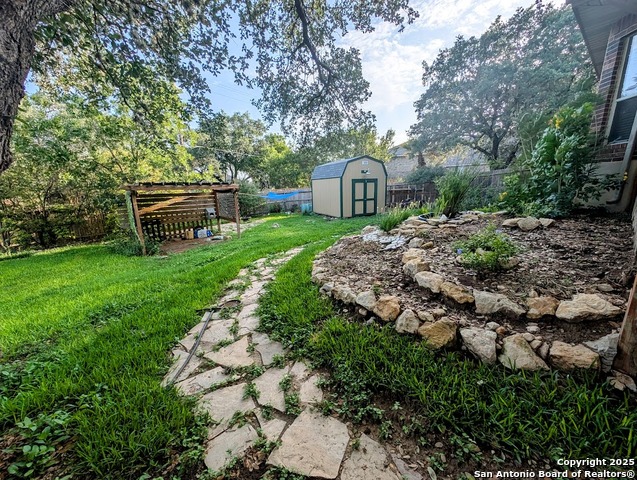 Listing photo id 24 for 7302 Chimney Bluff