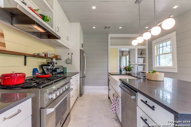 Listing photo id 10 for 1007 And 1013 Fulton