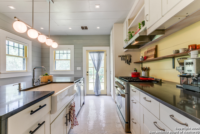Listing photo id 12 for 1007 And 1013 Fulton
