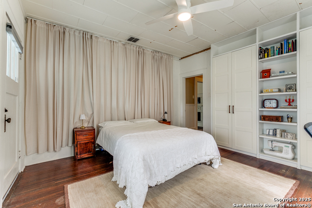 Listing photo id 13 for 1007 And 1013 Fulton