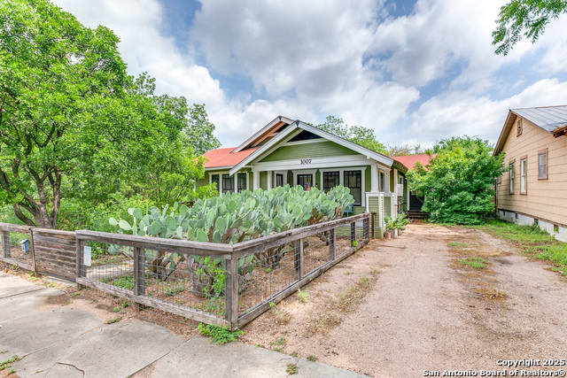 Listing photo id 0 for 1007 And 1013 Fulton