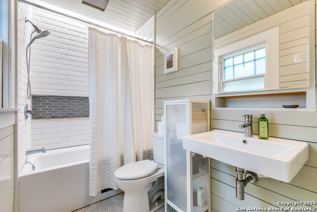 Listing photo id 19 for 1007 And 1013 Fulton