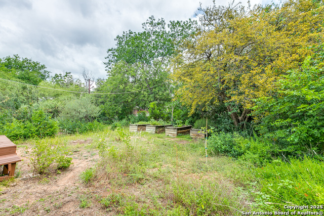 Listing photo id 24 for 1007 And 1013 Fulton