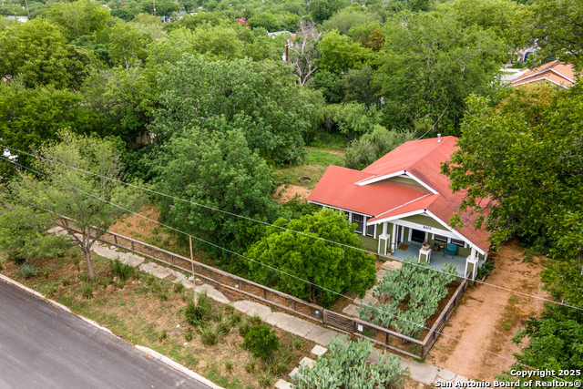 Listing photo id 26 for 1007 And 1013 Fulton
