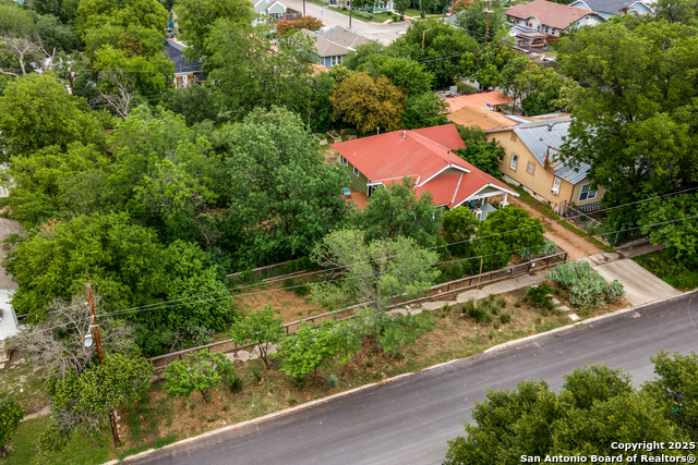 Listing photo id 27 for 1007 And 1013 Fulton