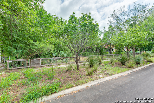 Listing photo id 1 for 1007 And 1013 Fulton