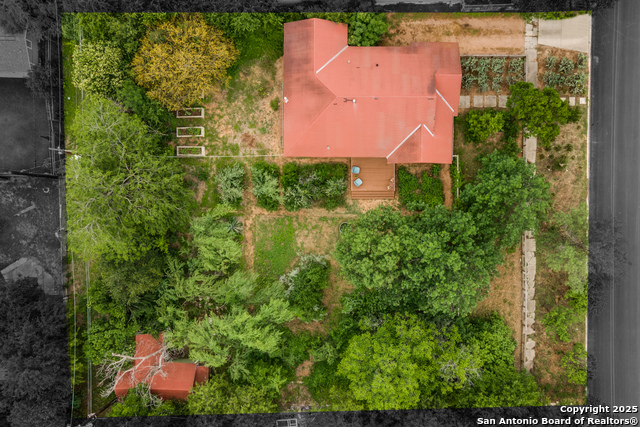 Listing photo id 29 for 1007 And 1013 Fulton
