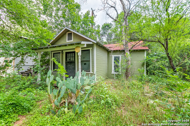 Listing photo id 31 for 1007 And 1013 Fulton