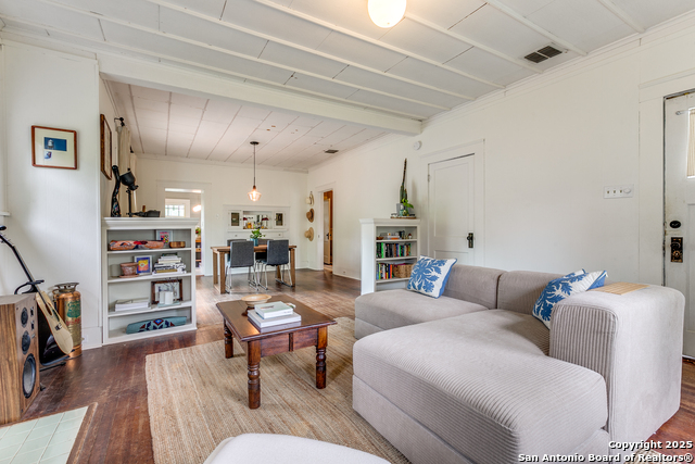 Listing photo id 5 for 1007 And 1013 Fulton