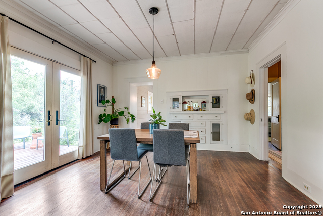 Listing photo id 6 for 1007 And 1013 Fulton