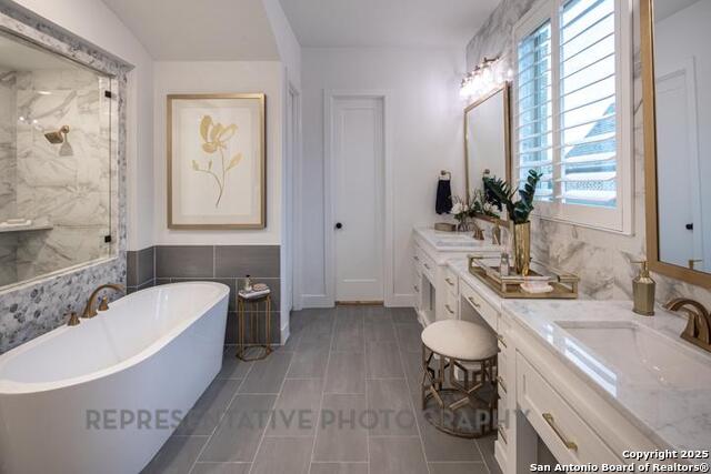 Listing photo id 0 for 322 Dulce
