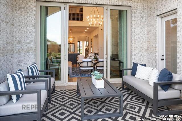 Listing photo id 37 for 322 Dulce