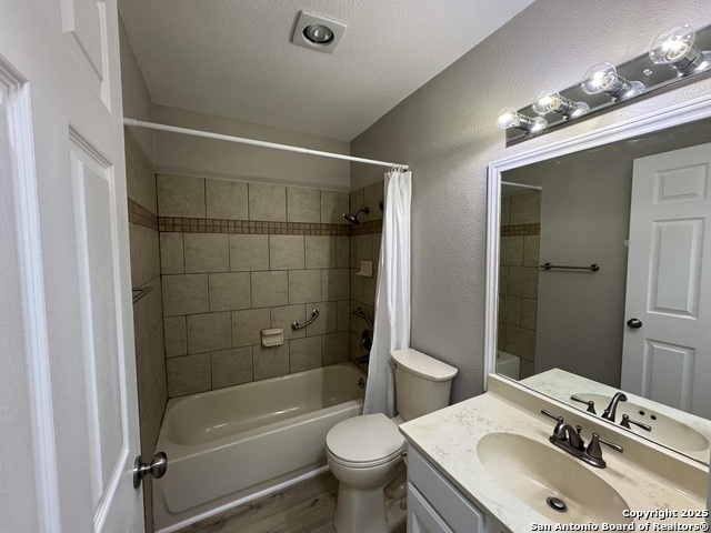 Image 16 of 31 For 4023 Briar Hollow