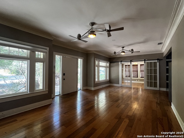 Listing photo id 9 for 1024 Mistletoe W