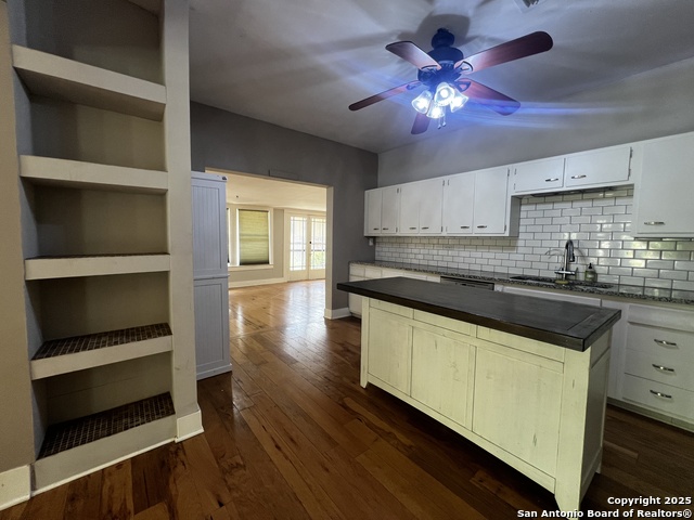 Listing photo id 13 for 1024 Mistletoe W