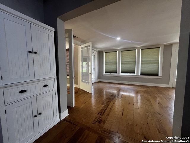 Listing photo id 16 for 1024 Mistletoe W