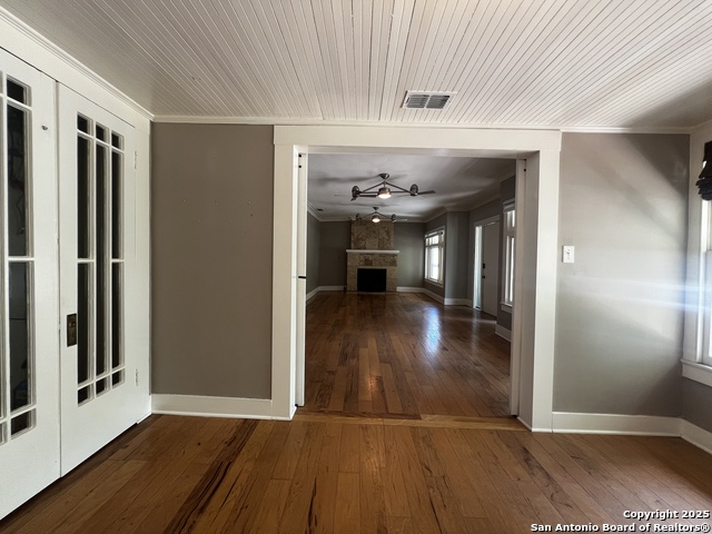 Listing photo id 20 for 1024 Mistletoe W