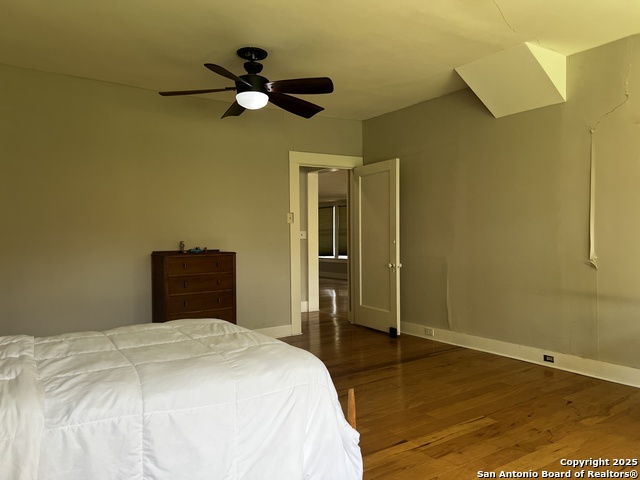 Listing photo id 25 for 1024 Mistletoe W