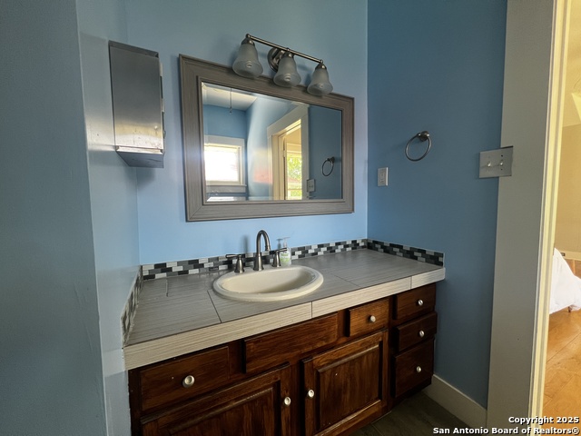 Listing photo id 30 for 1024 Mistletoe W