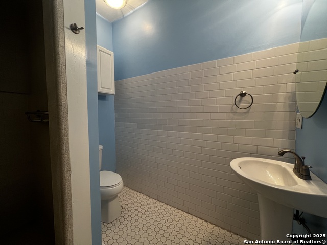 Listing photo id 36 for 1024 Mistletoe W