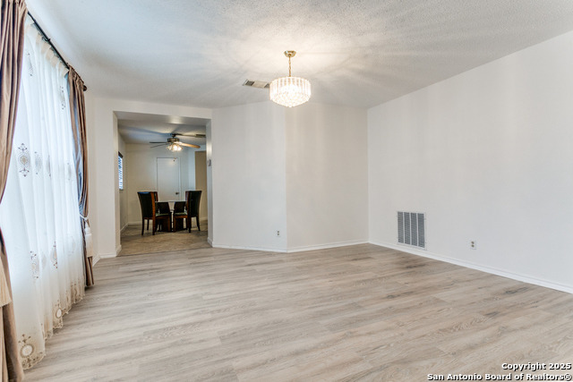 Listing photo id 5 for 13502 Hickory Tavern