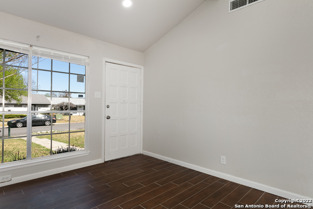 Image 5 of 22 For 6510 Spring Lark St
