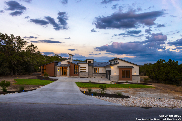 Listing photo id 0 for 1142 Pr 2771 Private Road