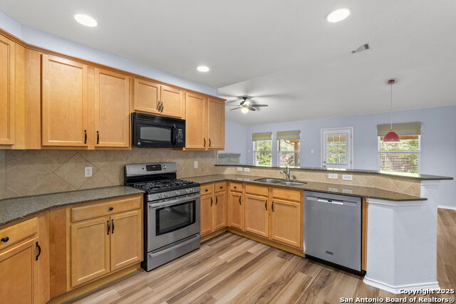 Listing photo id 7 for 9606 Ed Wiseman