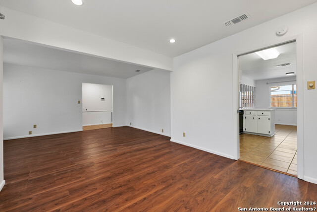 Image 7 of 30 For 200 Shalimar Dr