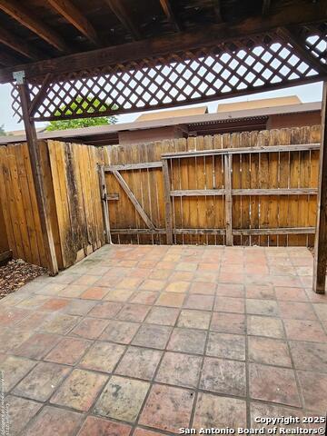 Image 19 of 20 For 2811 Woodbury Dr  304