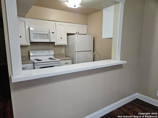 Image 4 of 20 For 2811 Woodbury Dr  304