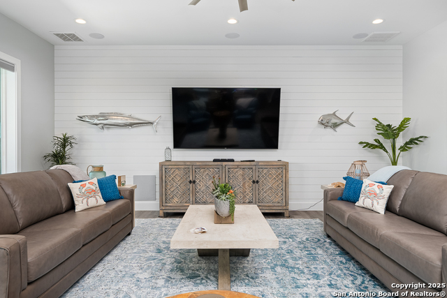 Listing photo id 38 for 107 Windjammer