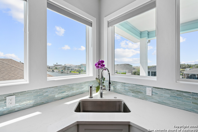 Listing photo id 5 for 107 Windjammer
