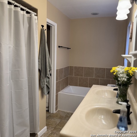 Listing photo id 24 for 19023 Sherwood